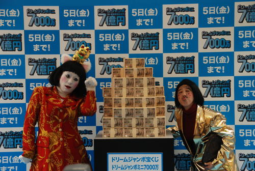 日本エレキテル連合の橋本小雪（左）と中野聡子（15年）
