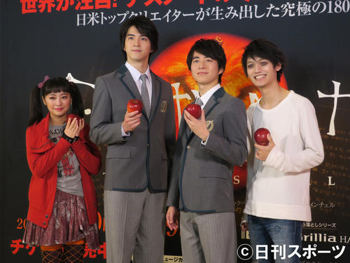 「デスノートTHE　MUSICAL」の意気込みを語る出演者たち。左から、吉柳咲良、甲斐翔真、村井良大、高橋颯