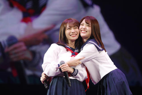 2年連続の台湾公演を開催した乃木坂46。左から秋元真夏、松村沙友理