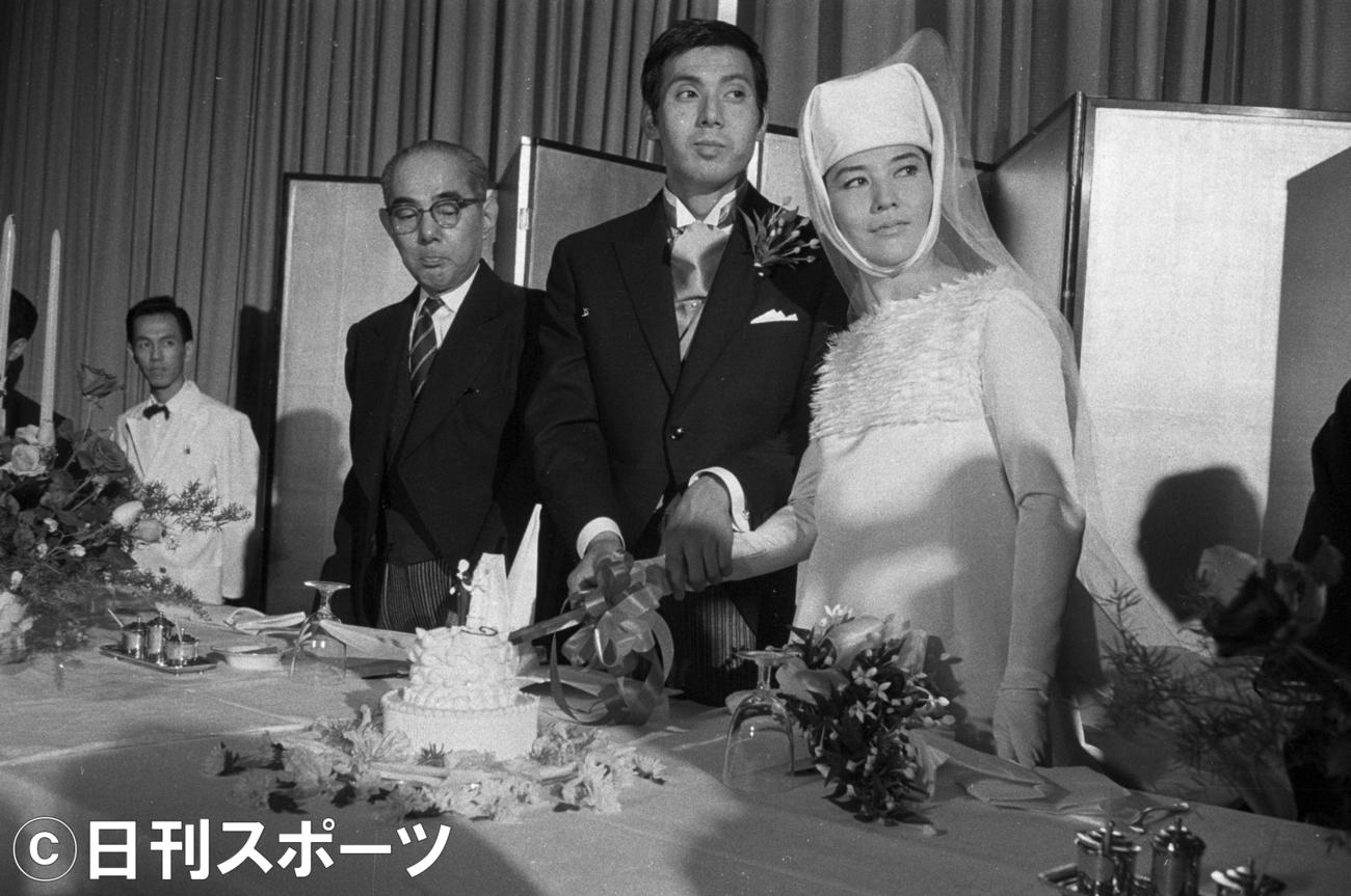 62年10月、小島游子さんと結婚