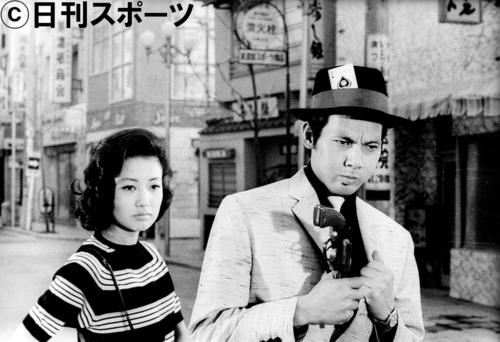 「ひとり旅」で浅丘ルリ子（左）と撮影に臨む宍戸錠＝1962年5月9日　