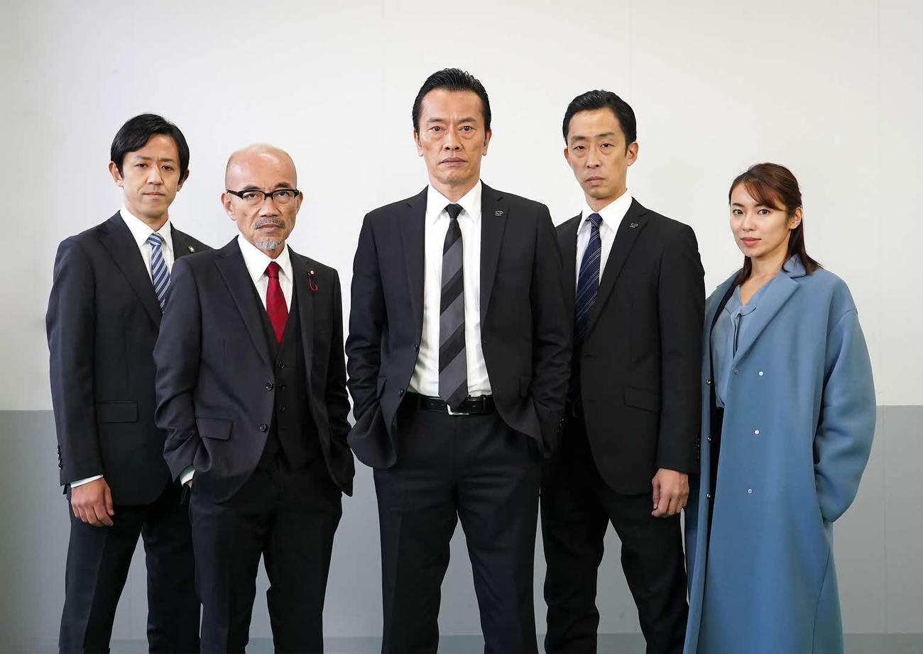 左から浜津隆之、竹中直人、遠藤憲一、北村有起哉、内山理名