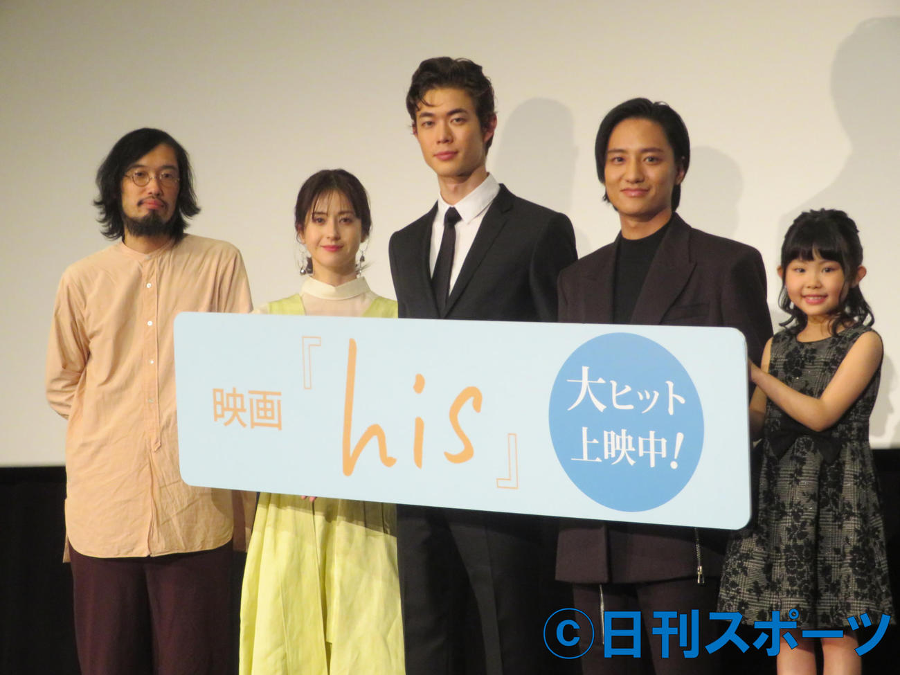映画「his」公開記念舞台あいさつに出席した、左から今泉力哉監督、松本若菜、宮沢氷魚、藤原季節、外村紗玖良