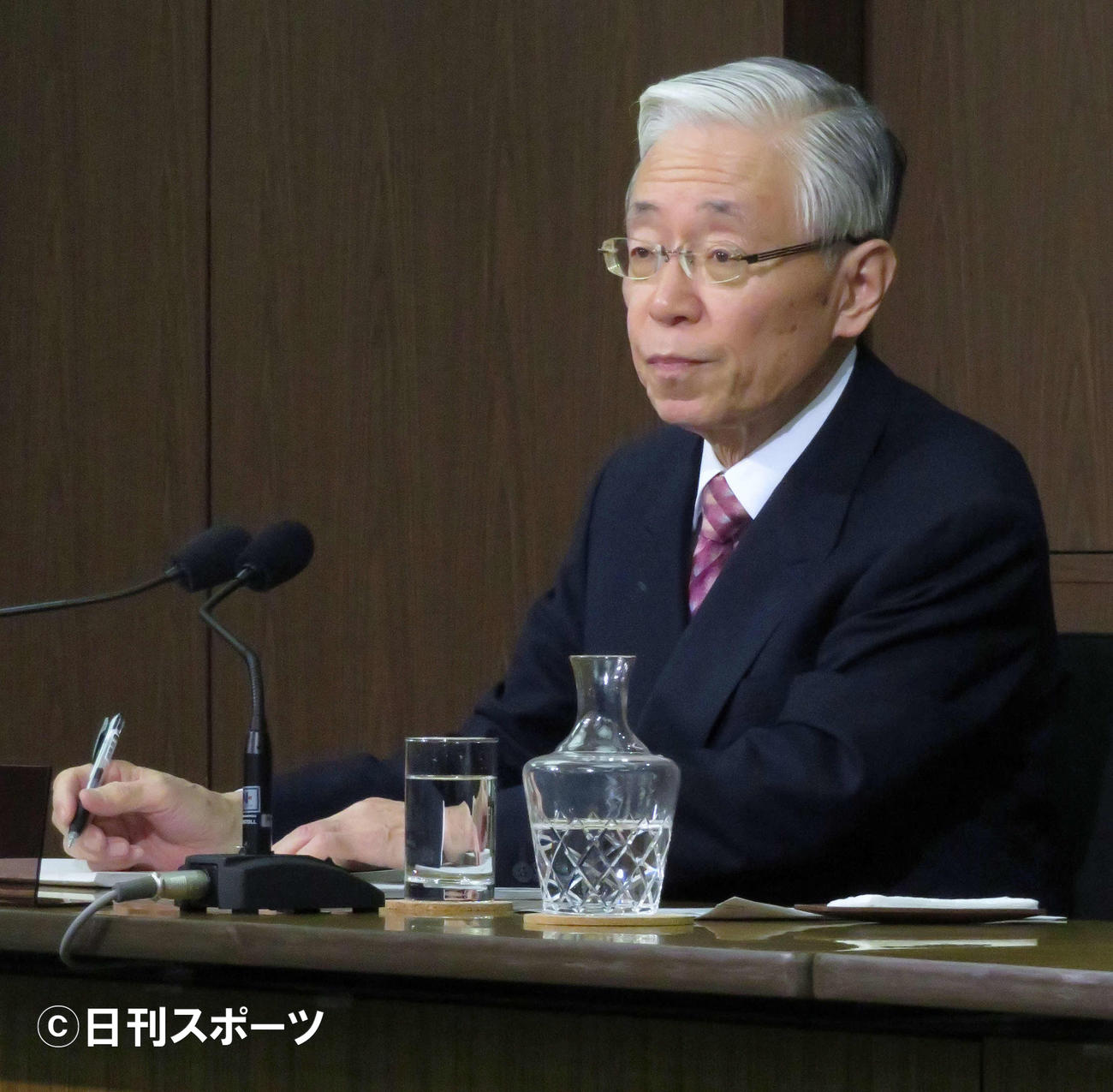 NHKの会長に就任し、会見を行った前田晃伸氏