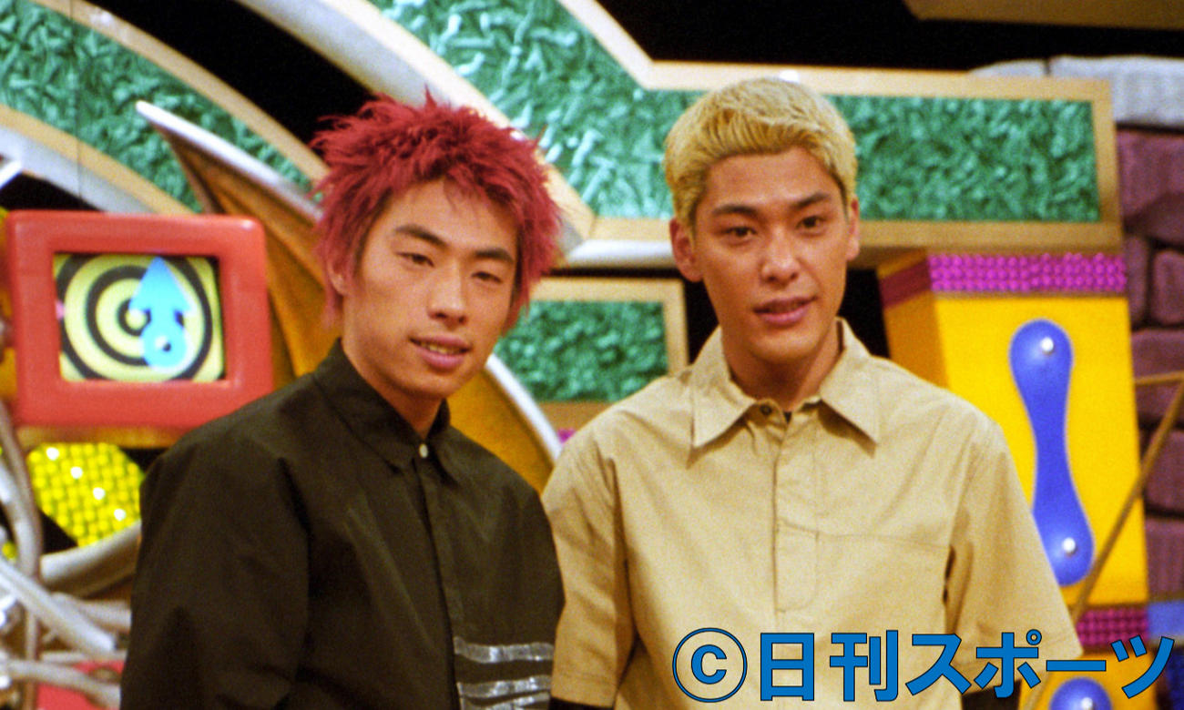 赤髪時代の田村淳（左）と田村亮（1999年撮影）