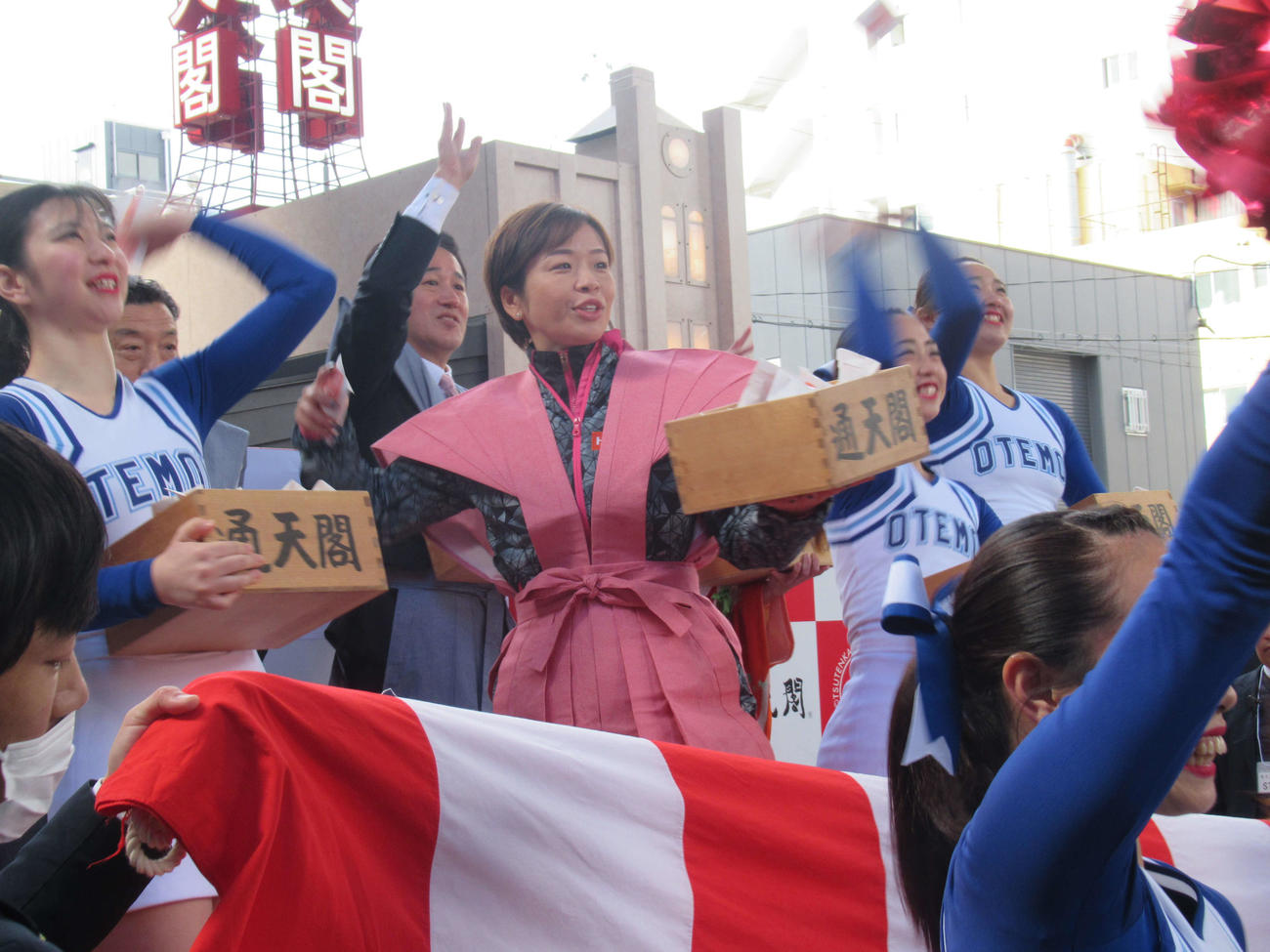 「通天閣節分福豆まき」にゲスト出演した中山由起枝（撮影・星名希実）