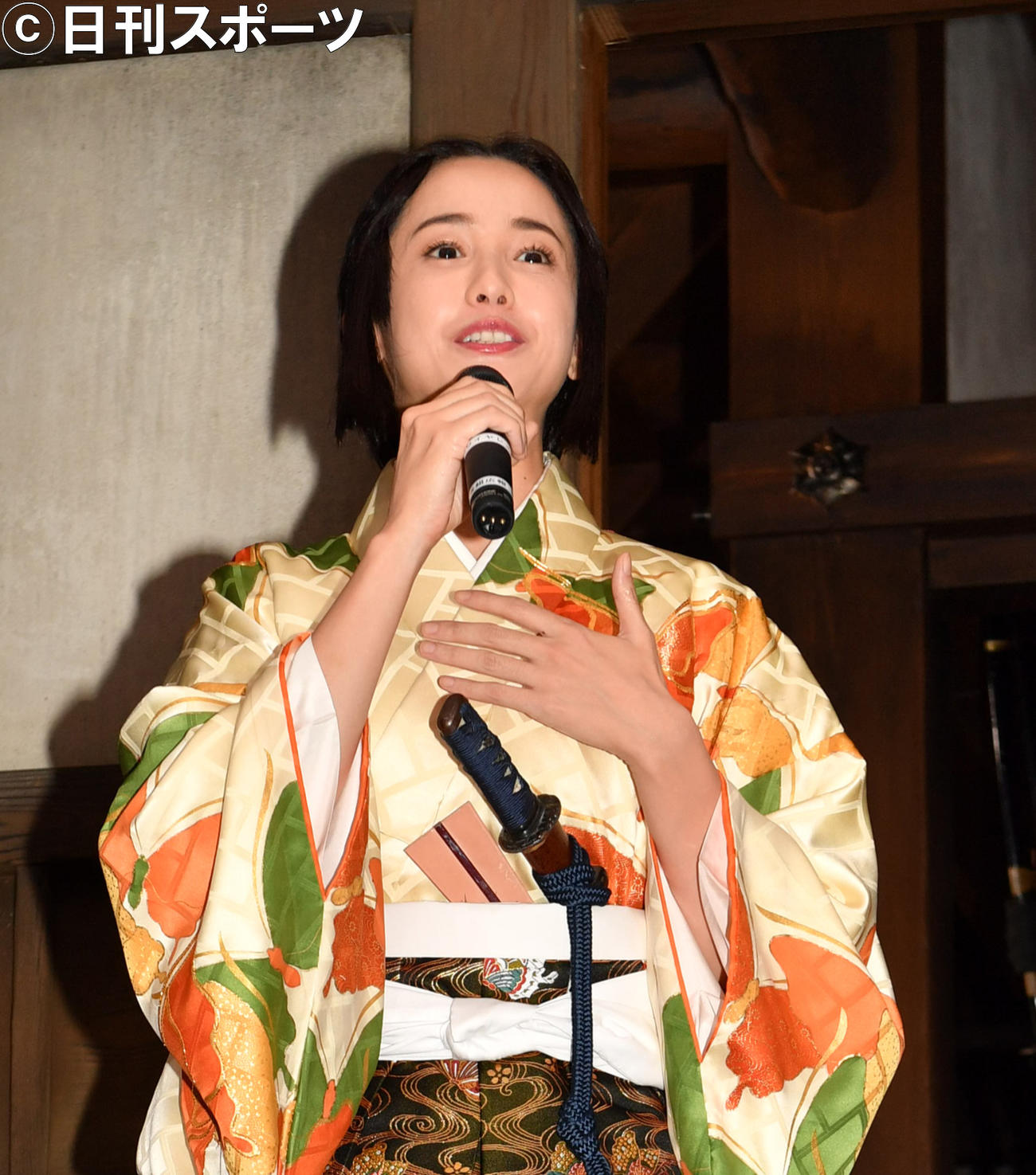 NHK大河ドラマ「麒麟がくる」の会見であいさつする沢尻エリカ（撮影・柴田隆二）