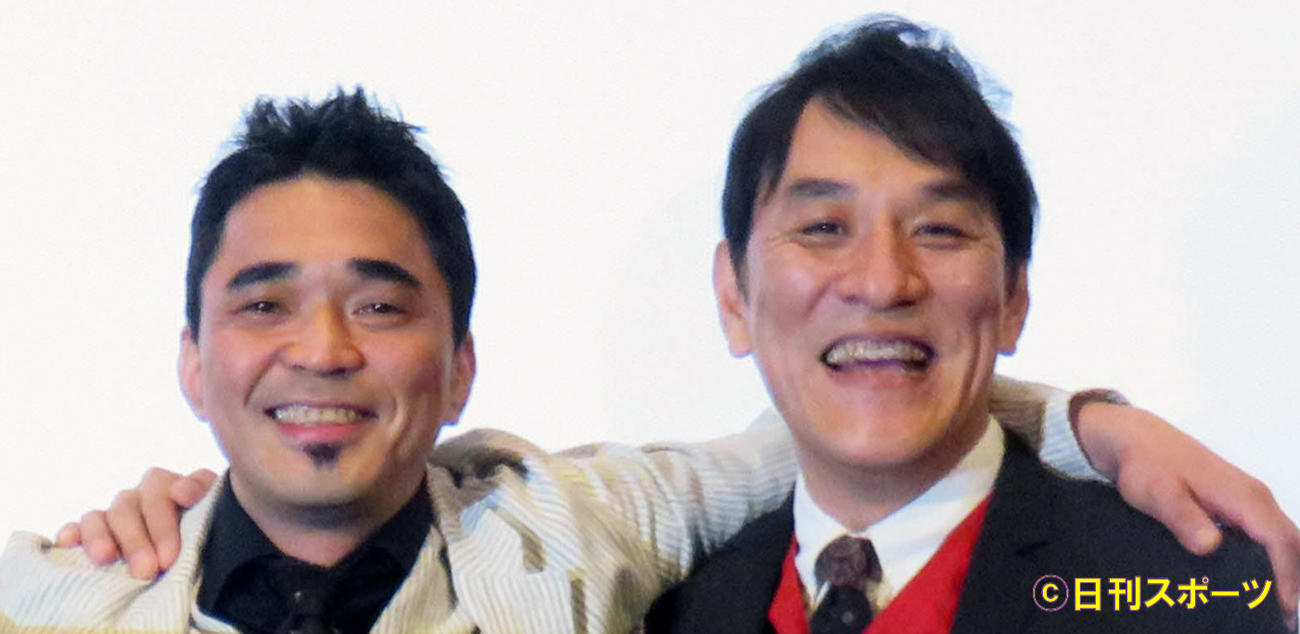 電気グルーヴの石野卓球（左）とピエール瀧（2015年12月26日撮影）