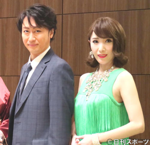喜多村緑郎（左）と貴城けい
