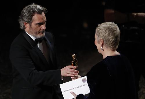 主演男優賞を受賞したホアキン・フェニックス（ロイター）