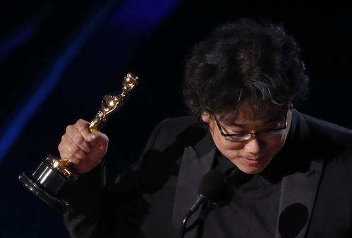 監督賞を受賞した「パラサイト 半地下の家族」のポン・ジュノ監督（ロイター）
