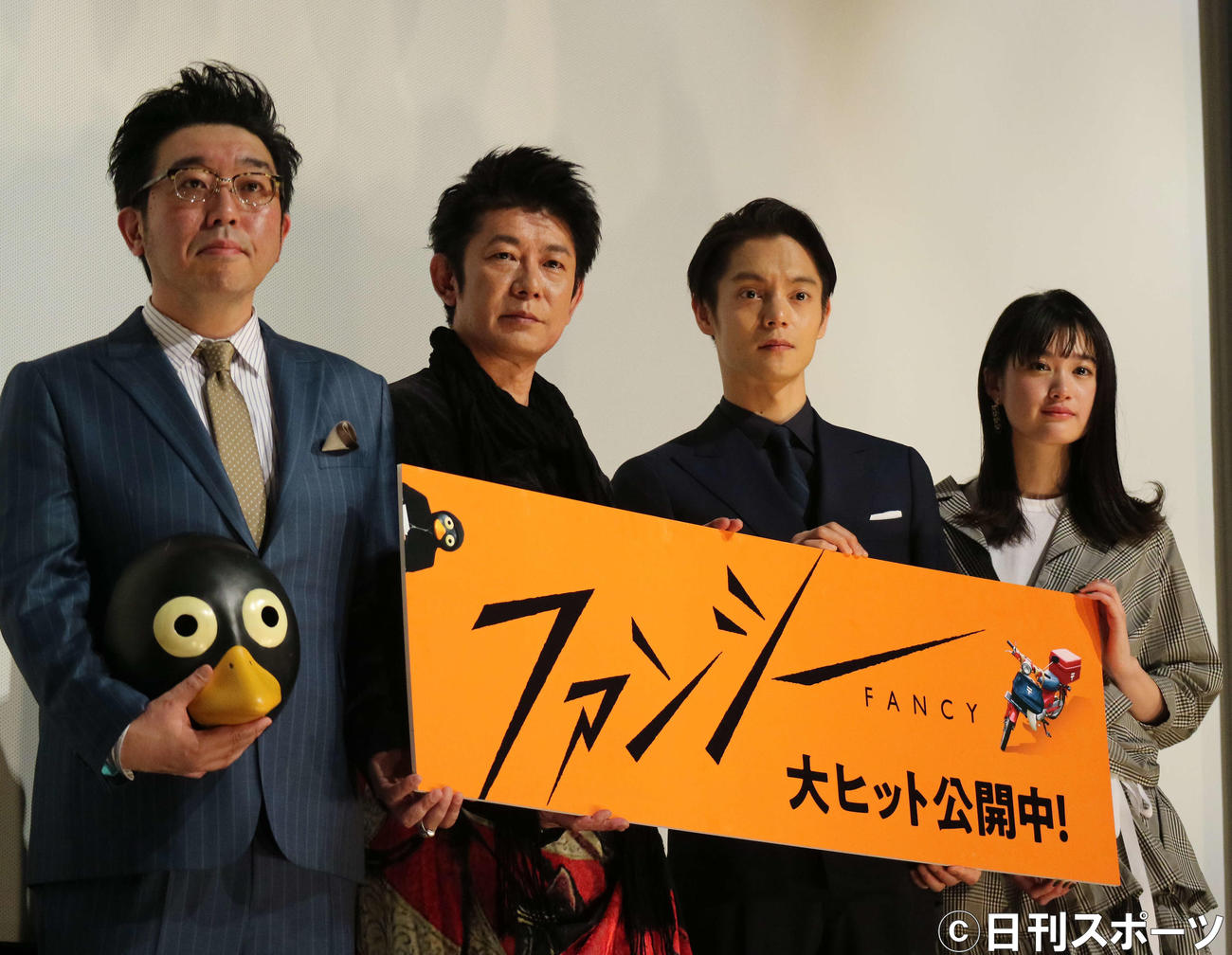 映画「ファンシー」の公開記念舞台あいさつに出席した、左から広田正興監督、永瀬正敏、窪田正孝、小西桜子