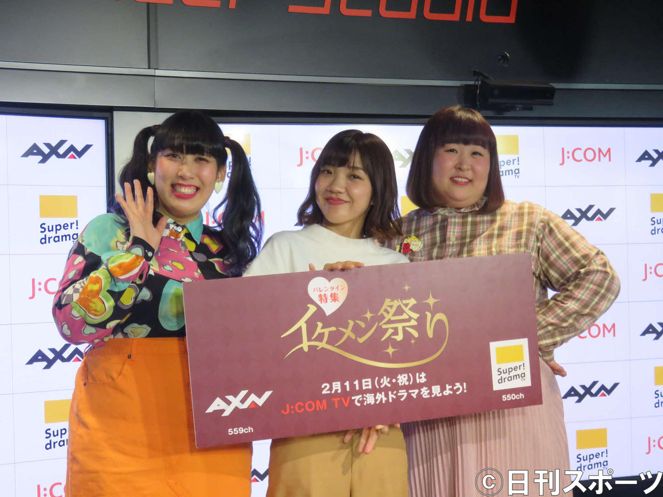 トークショーに出席した3時のヒロイン。左から、ゆめっち、福田麻貴、かなで