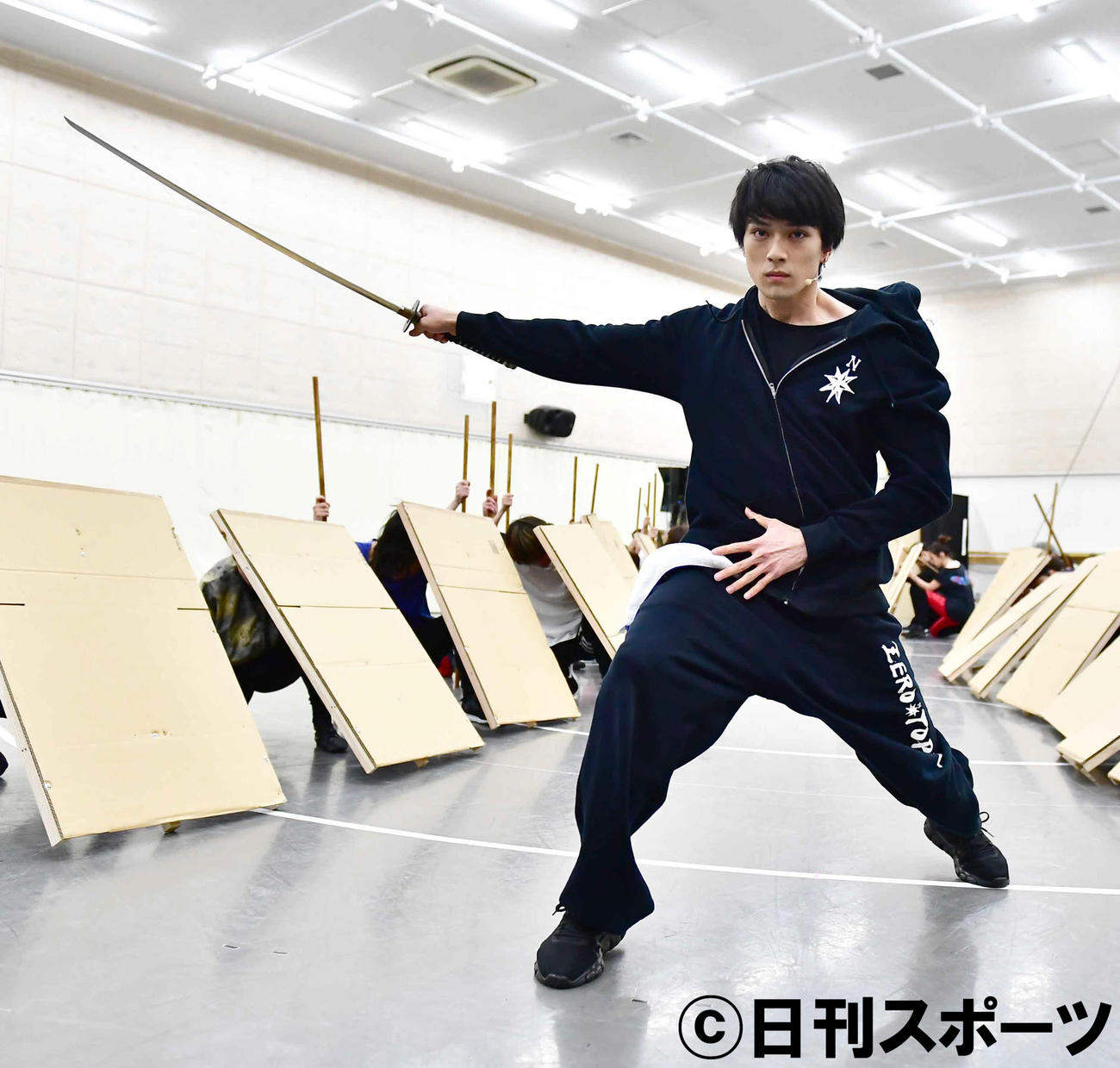 新田真剣佑が初主演舞台稽古 必死で仕上げました 芸能 日刊スポーツ 新田真剣佑が初主演舞台稽古 必死で仕上げました 芸能 日刊スポーツ
