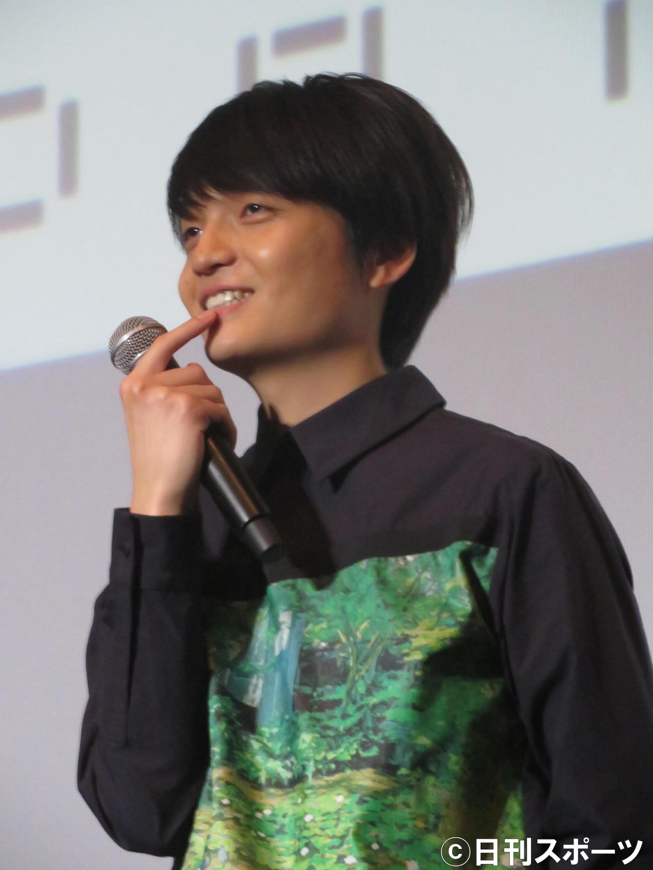 映画「踊ってミタ」完成披露舞台あいさつに出席した岡山天音