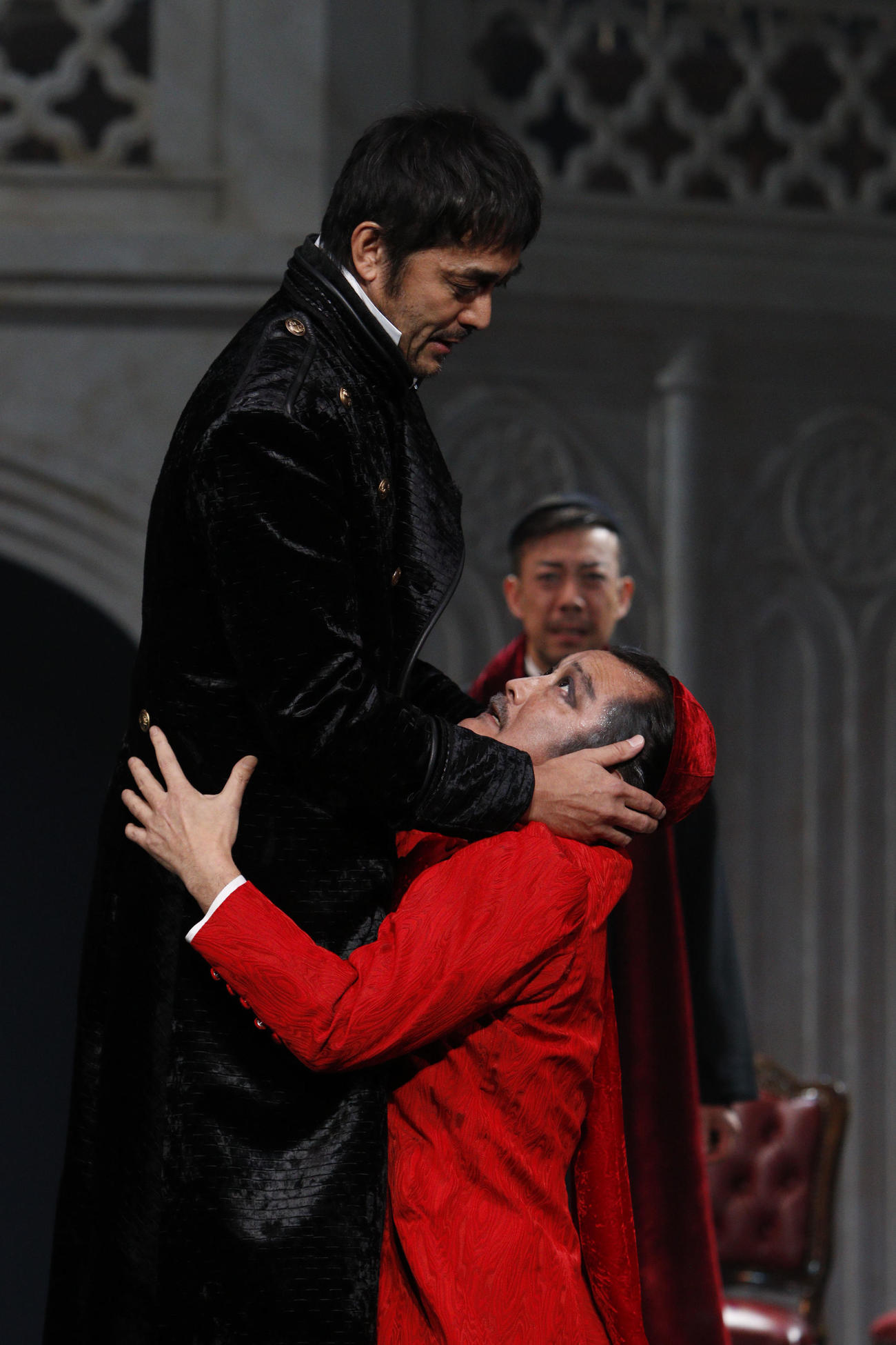舞台彩の国シェイクスピア・シリーズ第35弾「ヘンリー八世」の初日公演に出演した阿部寛（左）と吉田鋼太郎