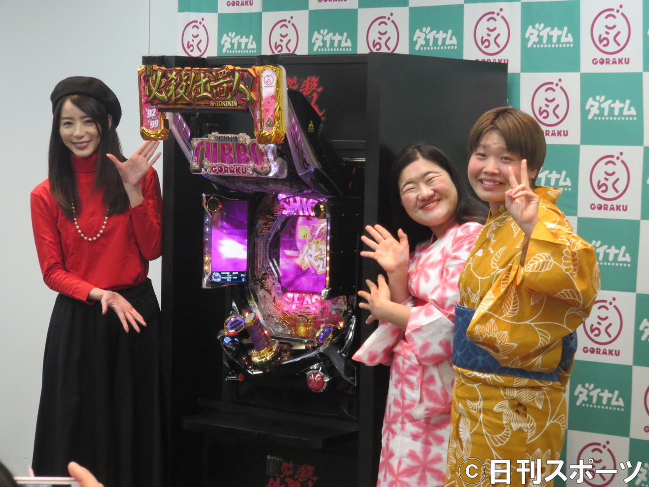 「ぱちんこ　新・必殺仕置人　TURBO　GORAKU　Version」の発表会に出席した、左からパチンコライターしおねえ氏、ガンバレルーヤよしこ、まひる