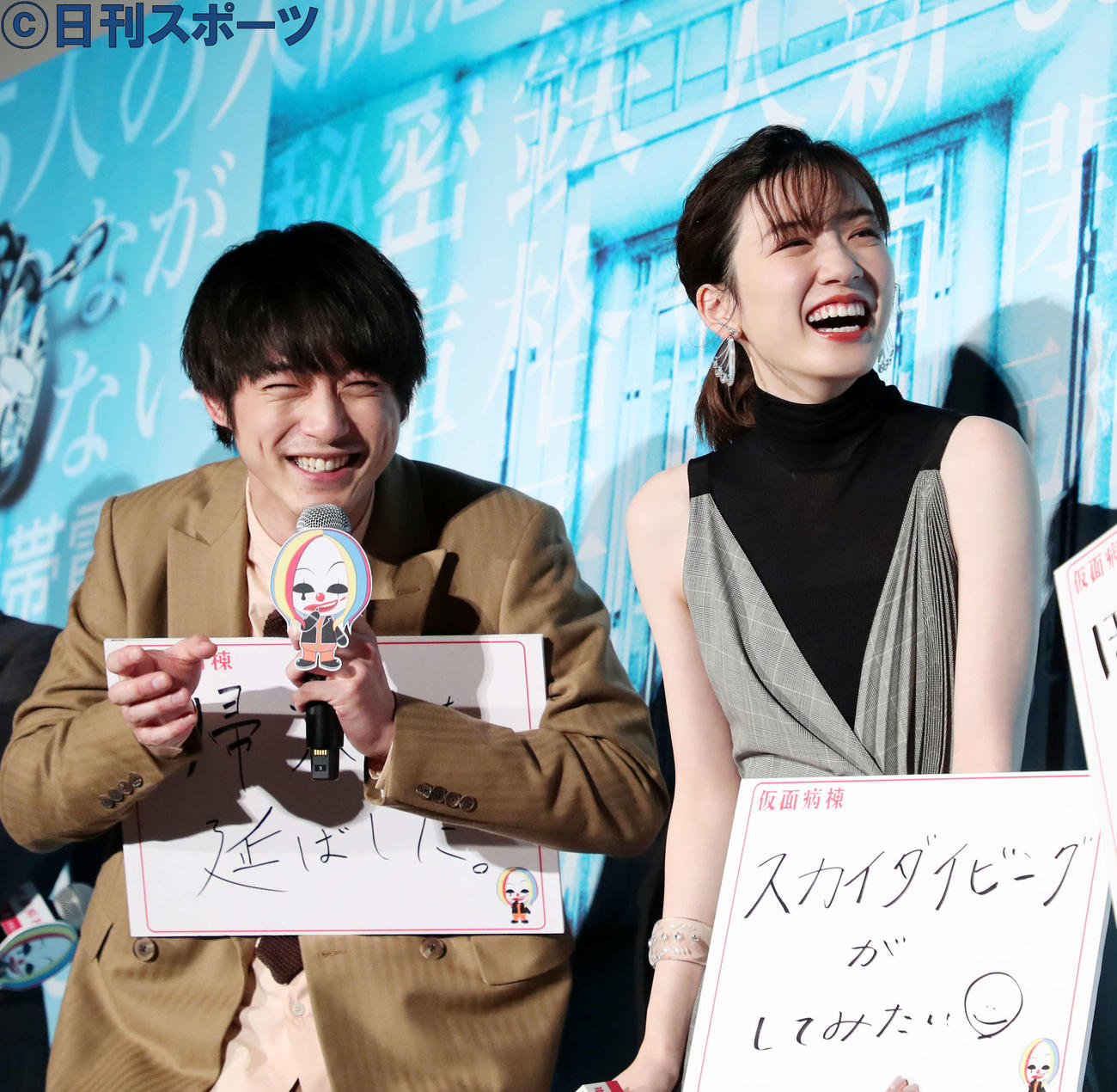 トークセッションで笑顔を見せる坂口健太郎（左）と永野芽郁
