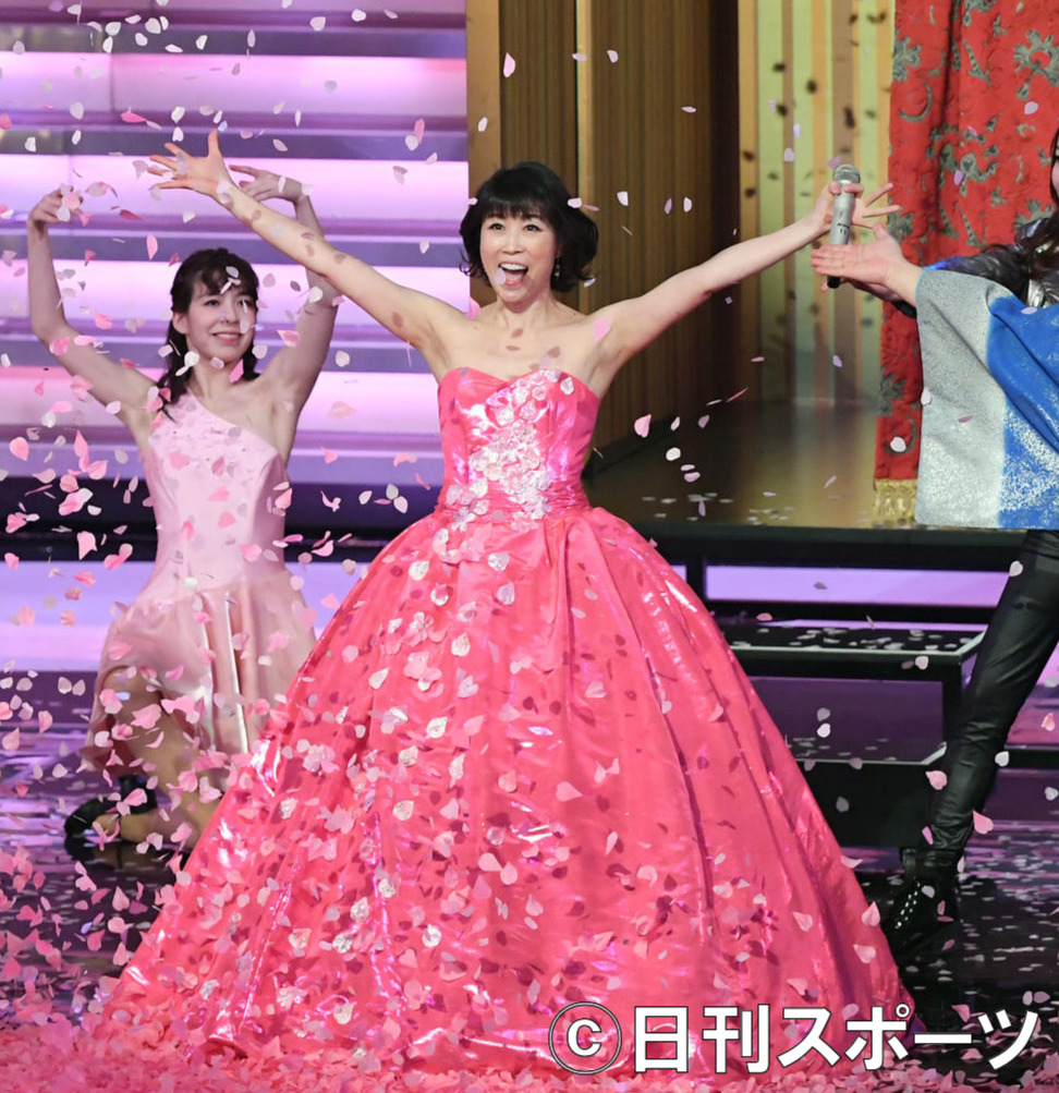 第70回NHK紅白歌合戦でイリュージョンに挑戦した水森かおり（2019年12月31日撮影）