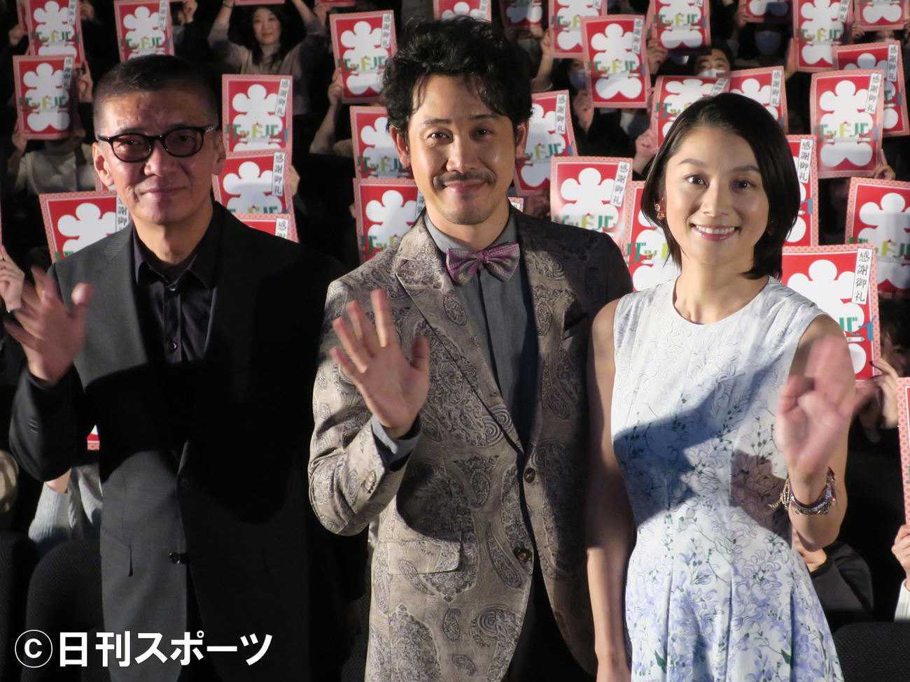 映画「グッドバイ～嘘からはじまる人生喜劇～」感謝御礼舞台あいさつに出席する、左から成島出監督、大泉洋、小池栄子