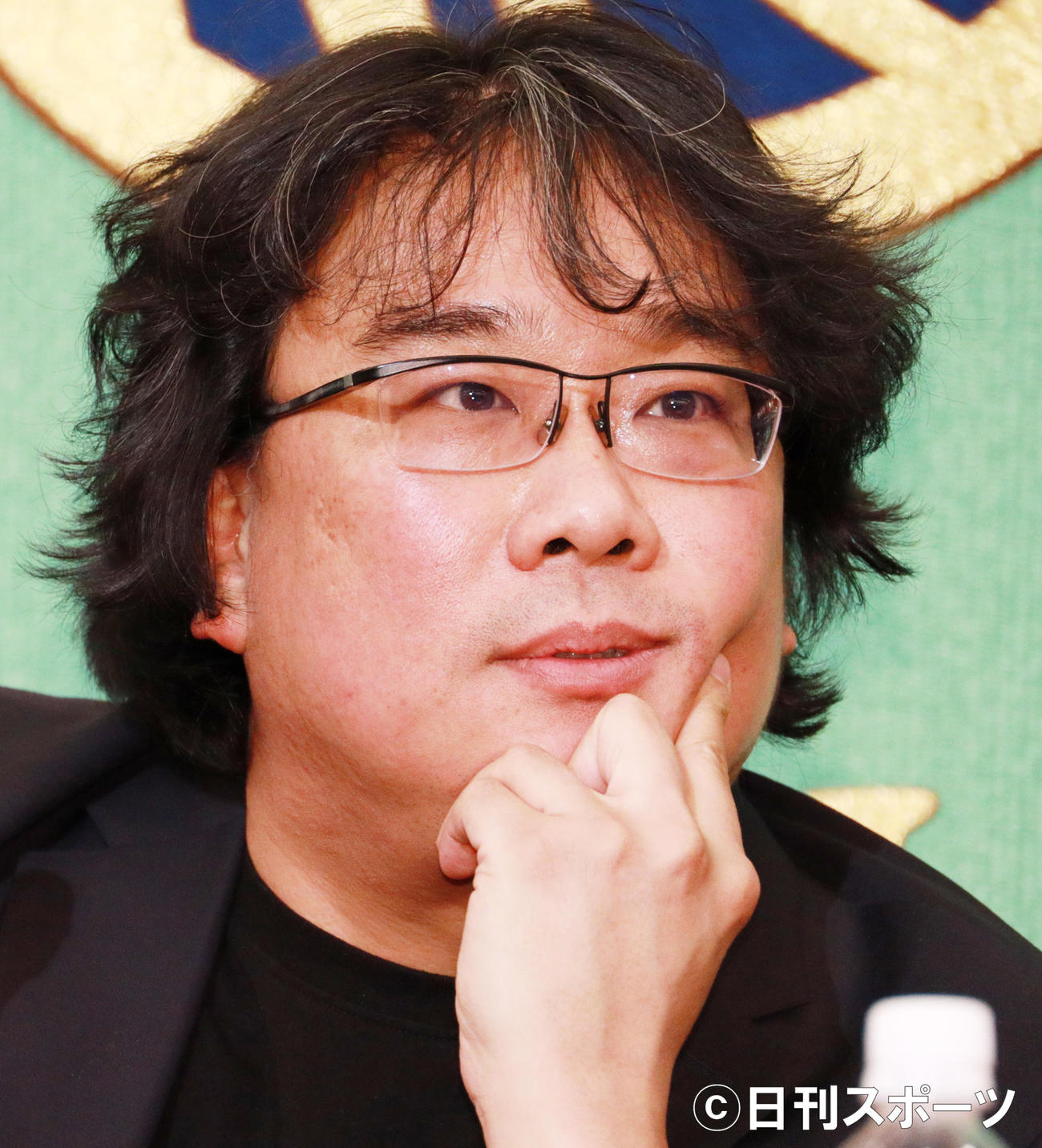 会見を行ったポン・ジュノ監督（撮影・中島郁夫）