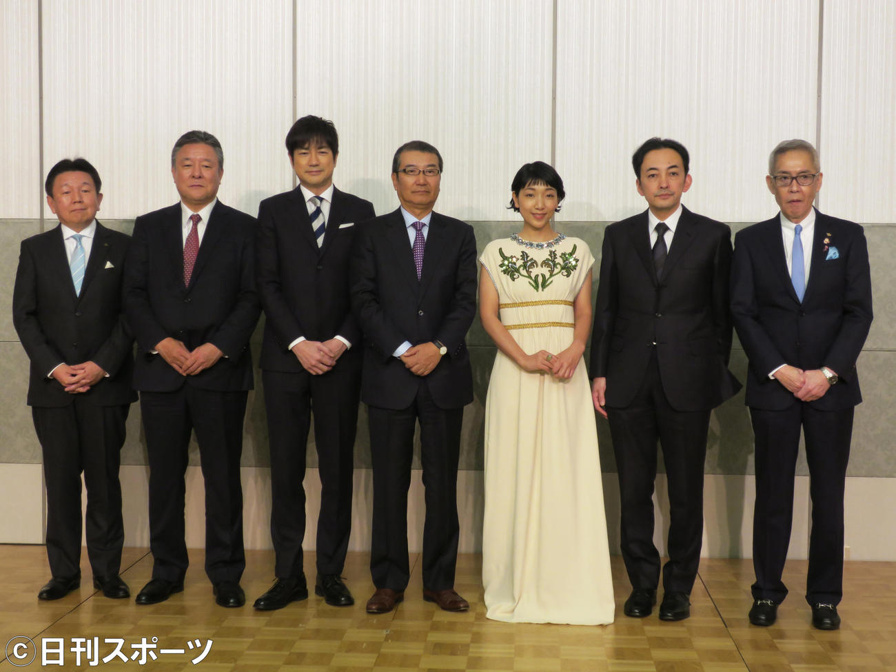 第43回日本アカデミー賞優秀賞発表会に出席した女優安藤サクラら（左から5人目）（2020年1月15日撮影）