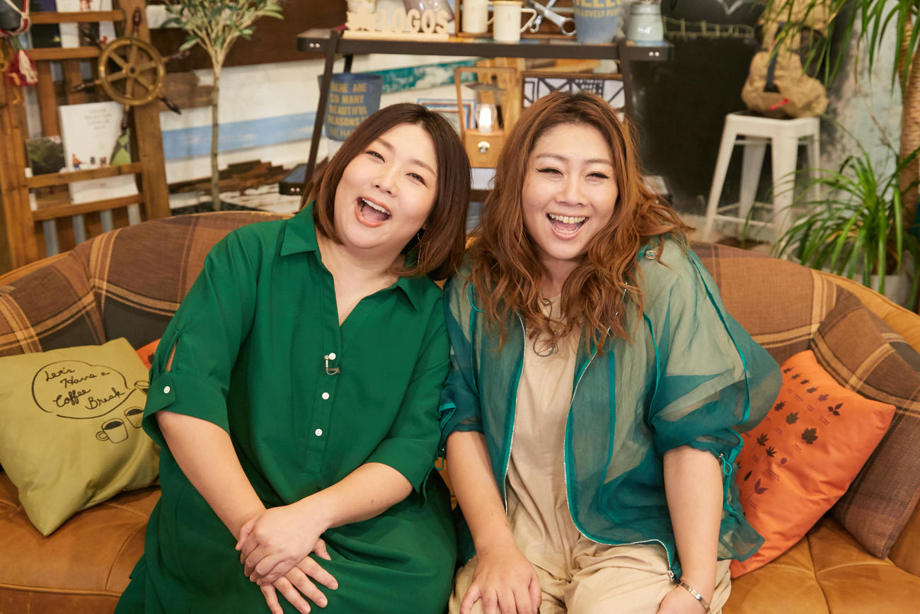 姉妹漫才コンビの海原やすよ・ともこ(C)ABCテレビ