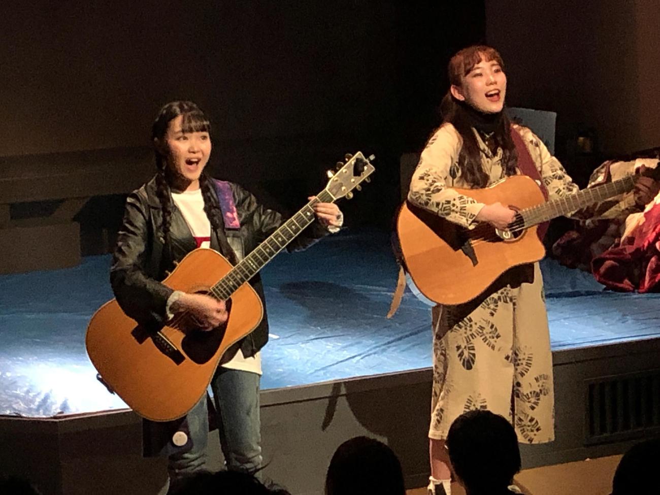 初主演舞台「尊～1000万ドルの夜景」に出演したゆーゆ（左）と田中杏佳
