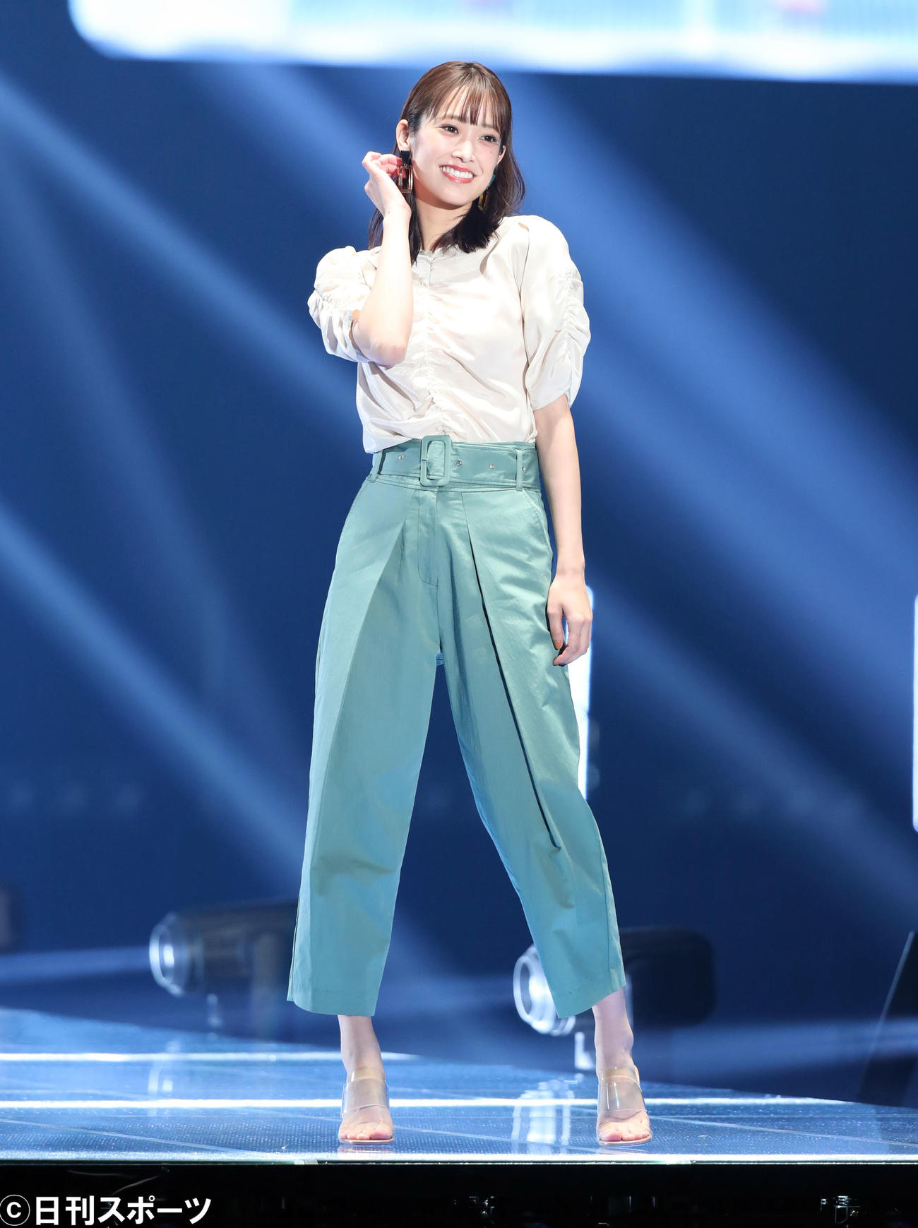 「マイナビ　トーキョーガールズコレクション2020」で華麗にランウェーを歩く日向坂46佐々木久美（撮影・垰建太）
