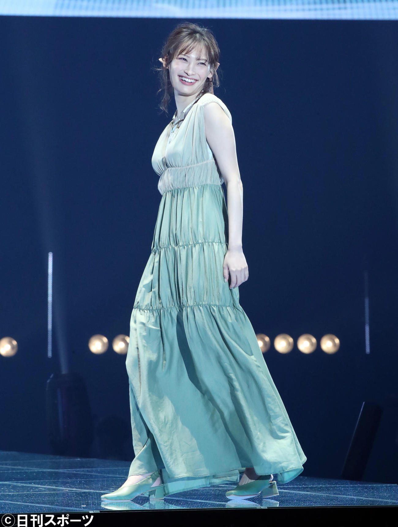 「マイナビ　トーキョーガールズコレクション2020」で華麗にランウェーを歩く大政絢（撮影・垰建太）