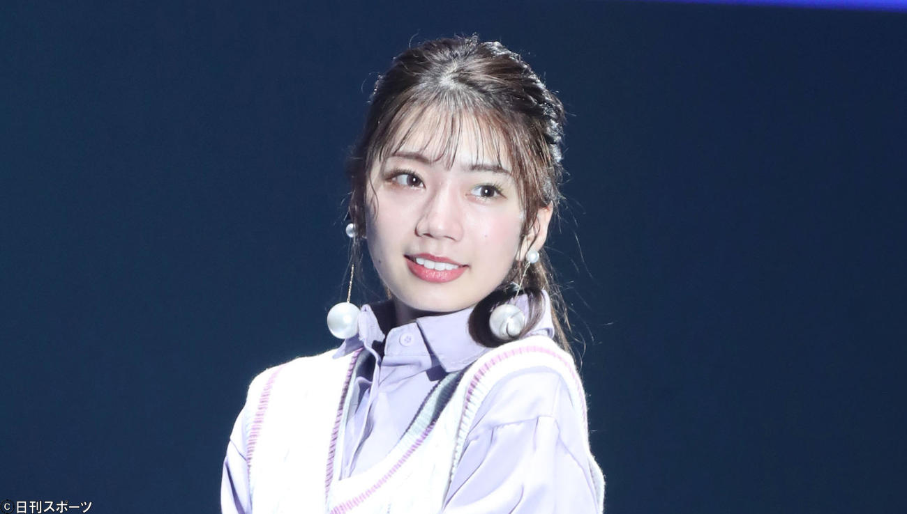 「マイナビ　トーキョーガールズコレクション2020」で華麗にランウェーでポーズを決める日向坂46高本彩花（撮影・垰建太）