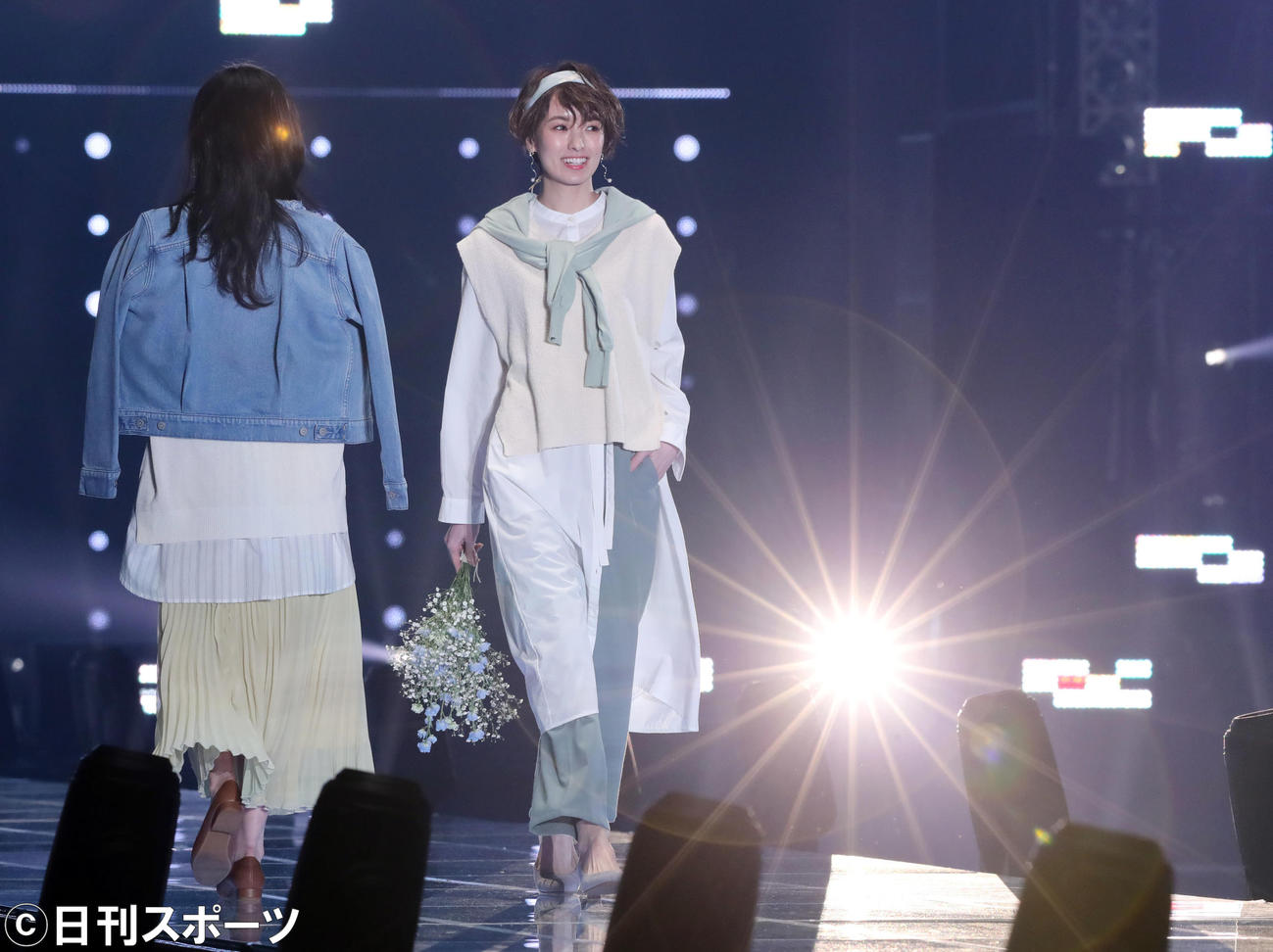 「マイナビ　トーキョーガールズコレクション2020」で華麗にランウェーを歩く南明奈（撮影・垰建太）