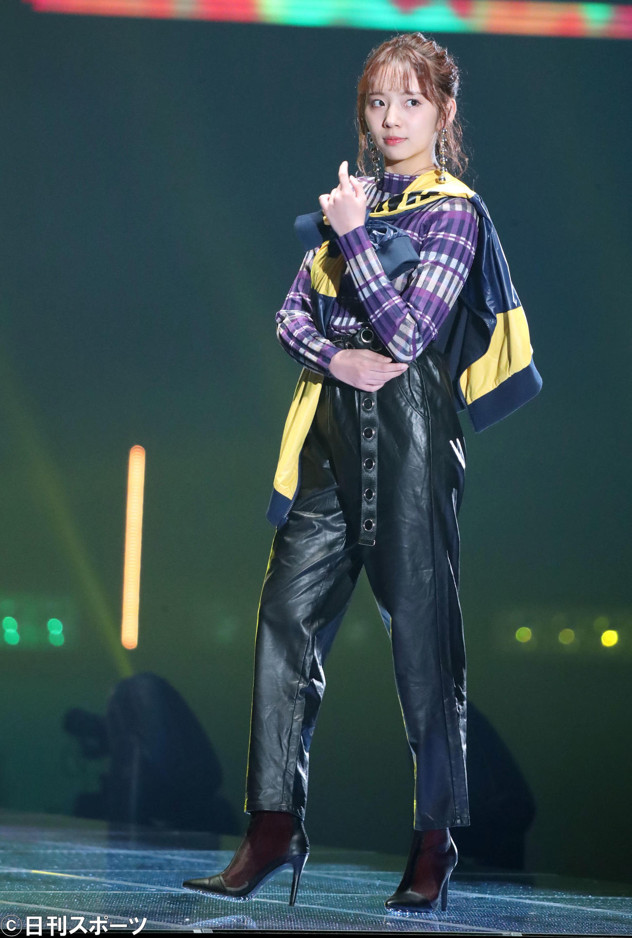 「マイナビ　トーキョーガールズコレクション2020」で華麗にランウェーを歩く乃木坂46新内眞衣（撮影・垰建太）