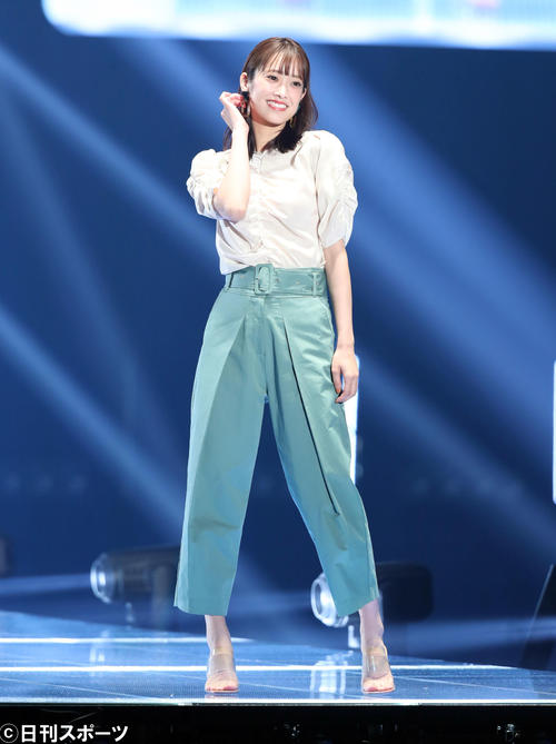 「マイナビ トーキョーガールズコレクション2020」で華麗にランウェーを歩く日向坂46佐々木久美(撮影・垰建太)