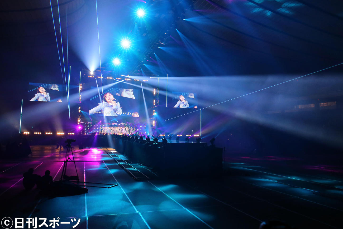 「マイナビ　トーキョーガールズコレクション2020」の舞台で無観客でライブを行う乃木坂46（撮影・垰建太）
