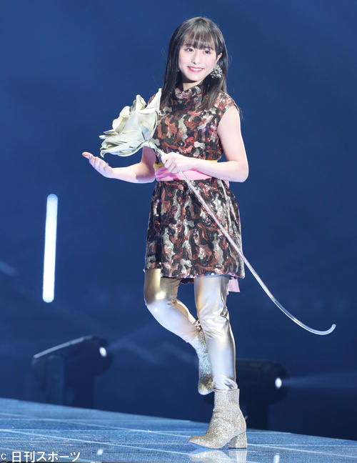 「マイナビ トーキョーガールズコレクション2020」でランウェーを歩くAKB48坂口渚沙(撮影・垰建太)