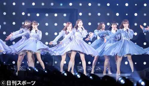 「マイナビ トーキョーガールズコレクション2020」でライブを行う乃木坂46(撮影・垰建太)