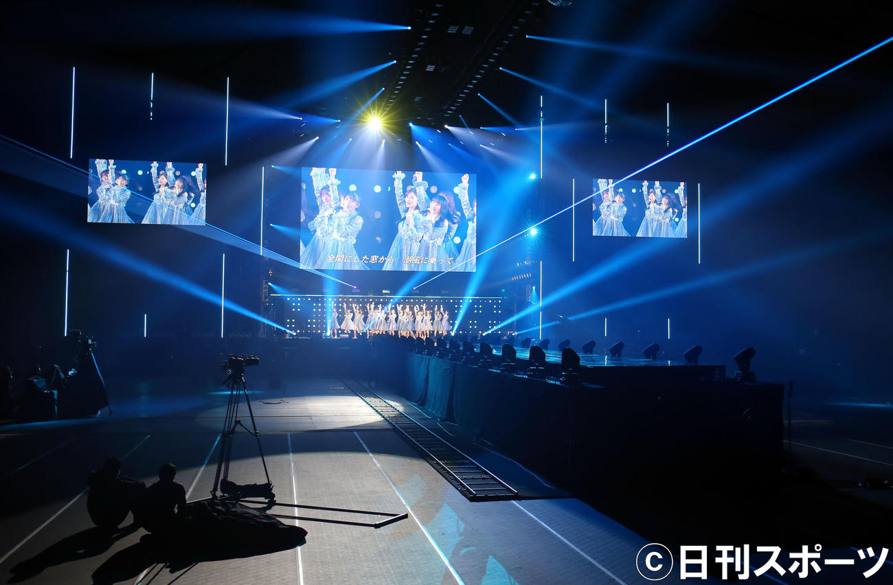 「マイナビ　トーキョーガールズコレクション2020」の舞台で無観客でライブを行う乃木坂46（撮影・垰建太）