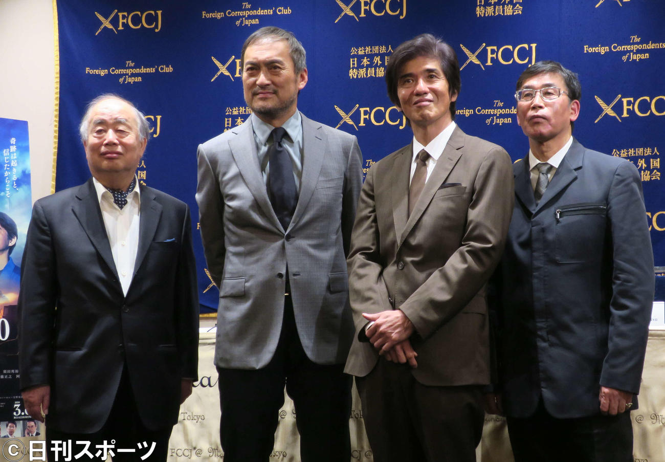 映画「Fukushima50」の外国特派員協会記者会見に出席した、左から角川歴彦氏、渡辺謙、佐藤浩市、若松節朗監督