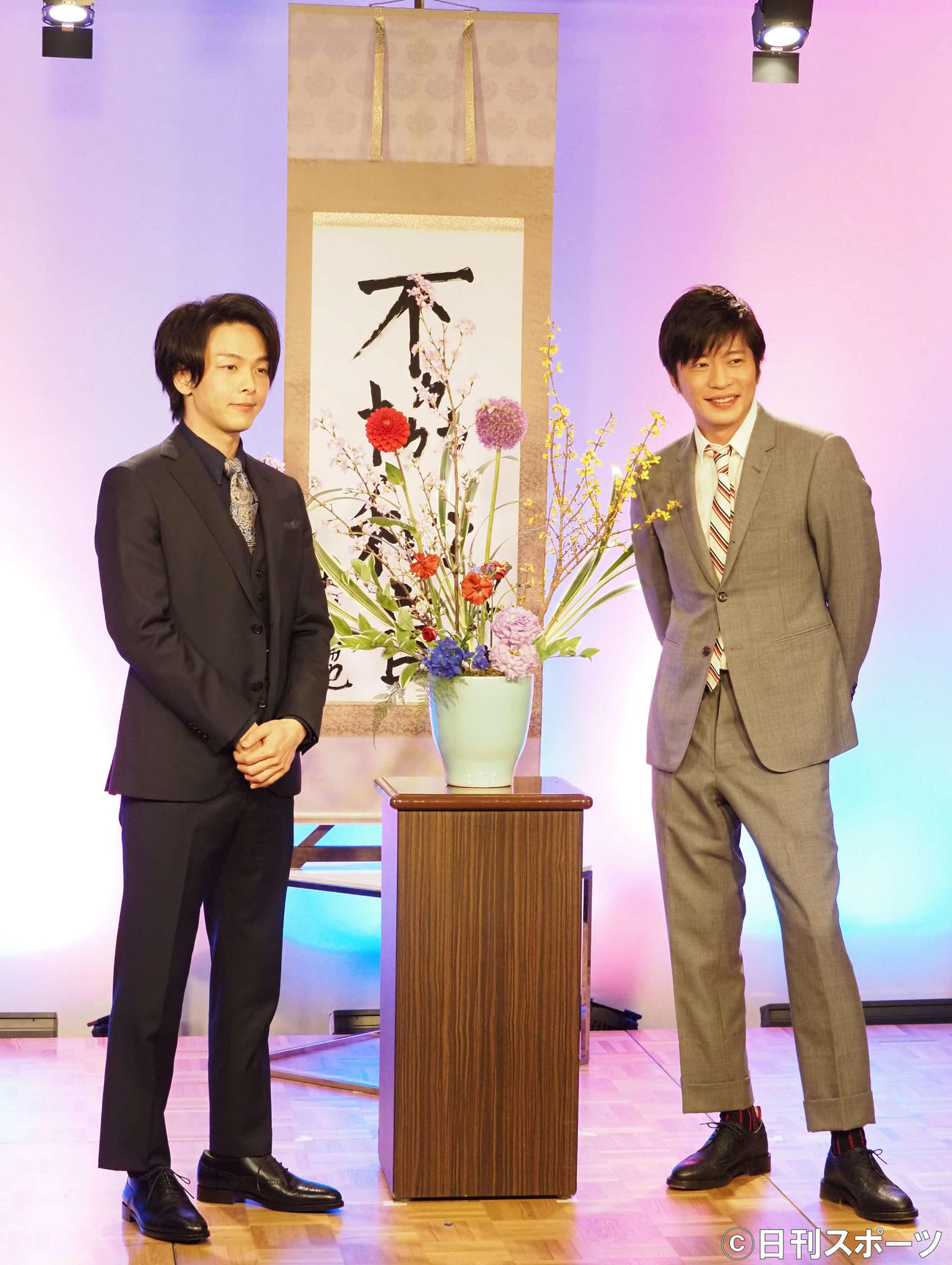 テレビ朝日系ドラマスペシャル「不協和音　炎の刑事VS氷の検事」の取材会に出席した中村倫也（左）と田中圭（撮影・遠藤尚子）