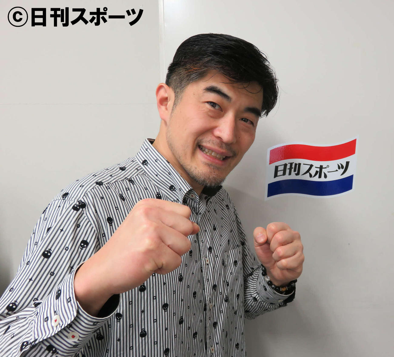 日刊スポーツ静岡支局を訪れた「山作戦」は、ユーチューブ・ライブに向けて気合十分