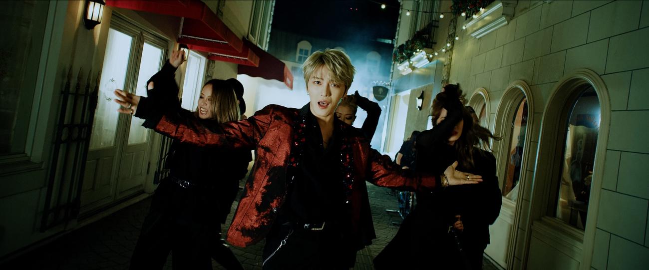 ジェジュンの新曲「Brava！！　Brava！！　Brava！！」MVのワンシーン