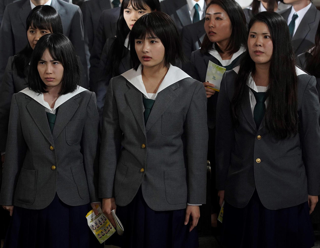 実写版「映像研には手を出すな！」に出演する劇団4ドル50セント安倍乙（中央）