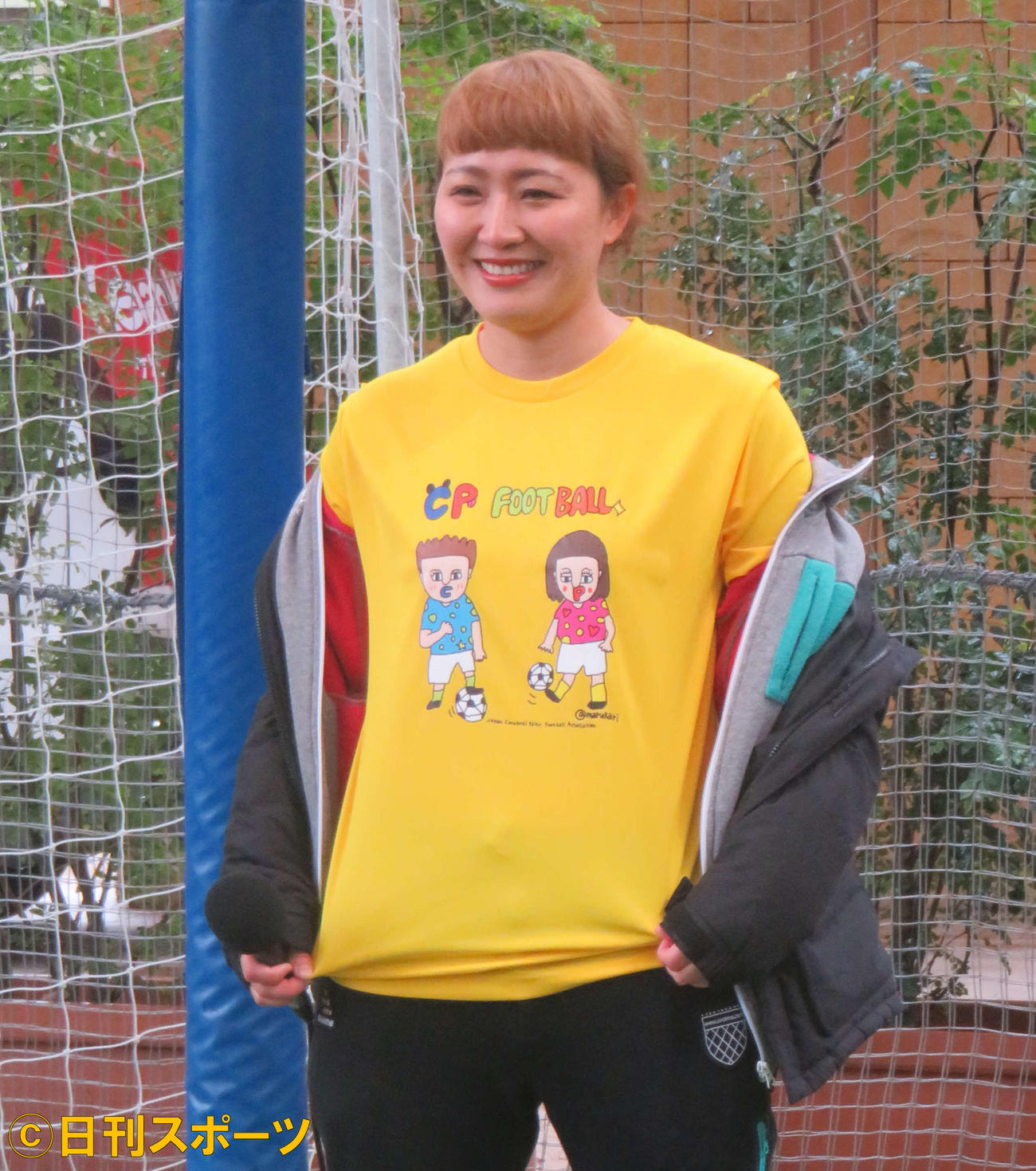 自身がデザインしたオリジナルTシャツを着てCPサッカーをPRした丸山桂里奈（撮影・松尾幸之介）