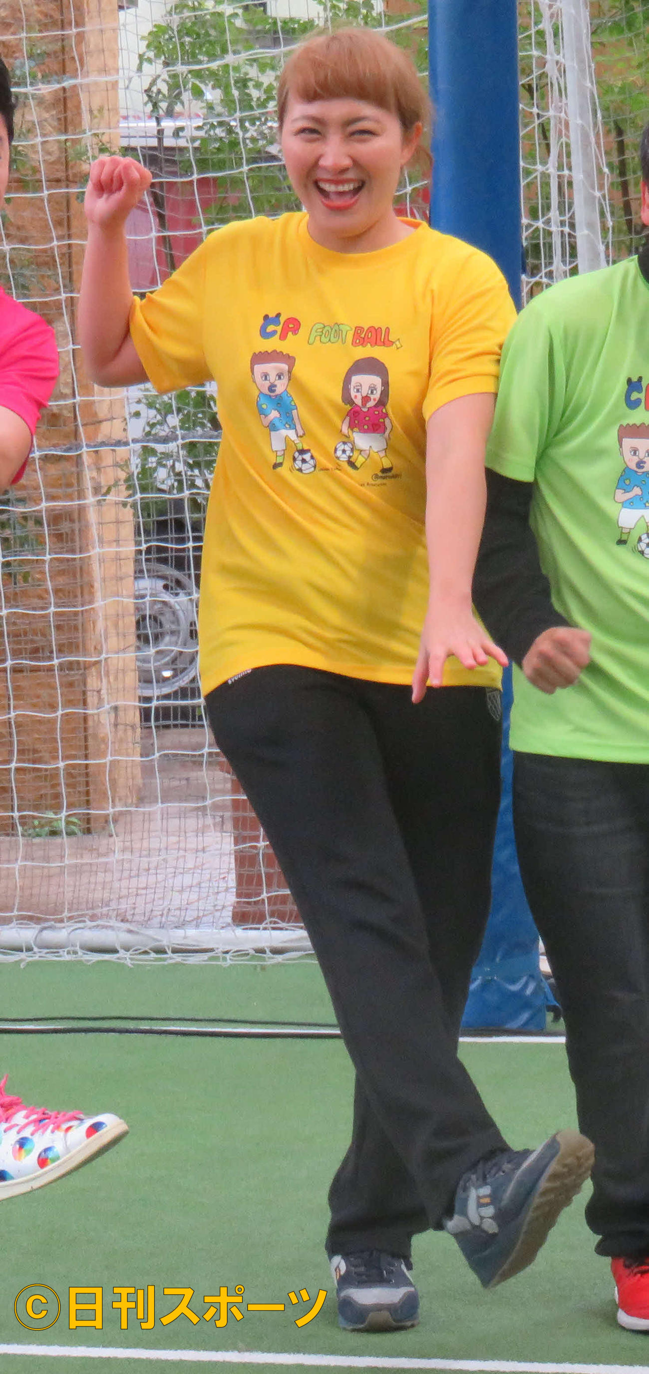 自身がデザインしたオリジナルTシャツを着てCPサッカーをPRした丸山桂里奈（撮影・松尾幸之介）