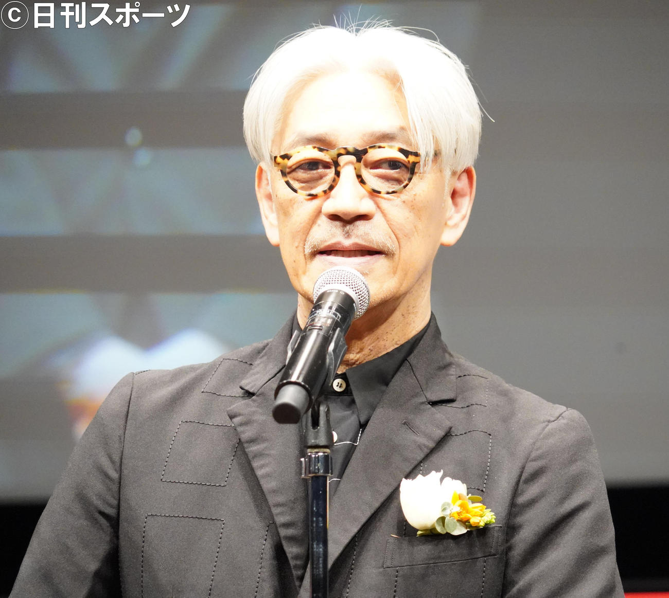 「第1回大島渚賞」授賞式で話す坂本龍一（撮影・佐藤成）