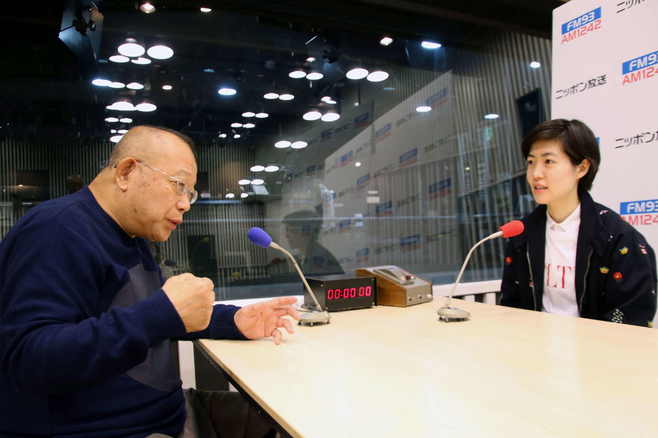 22日放送のニッポン放送「笑福亭鶴瓶　日曜日のそれ」で鶴瓶（左）と対談するシム・ウンギョン