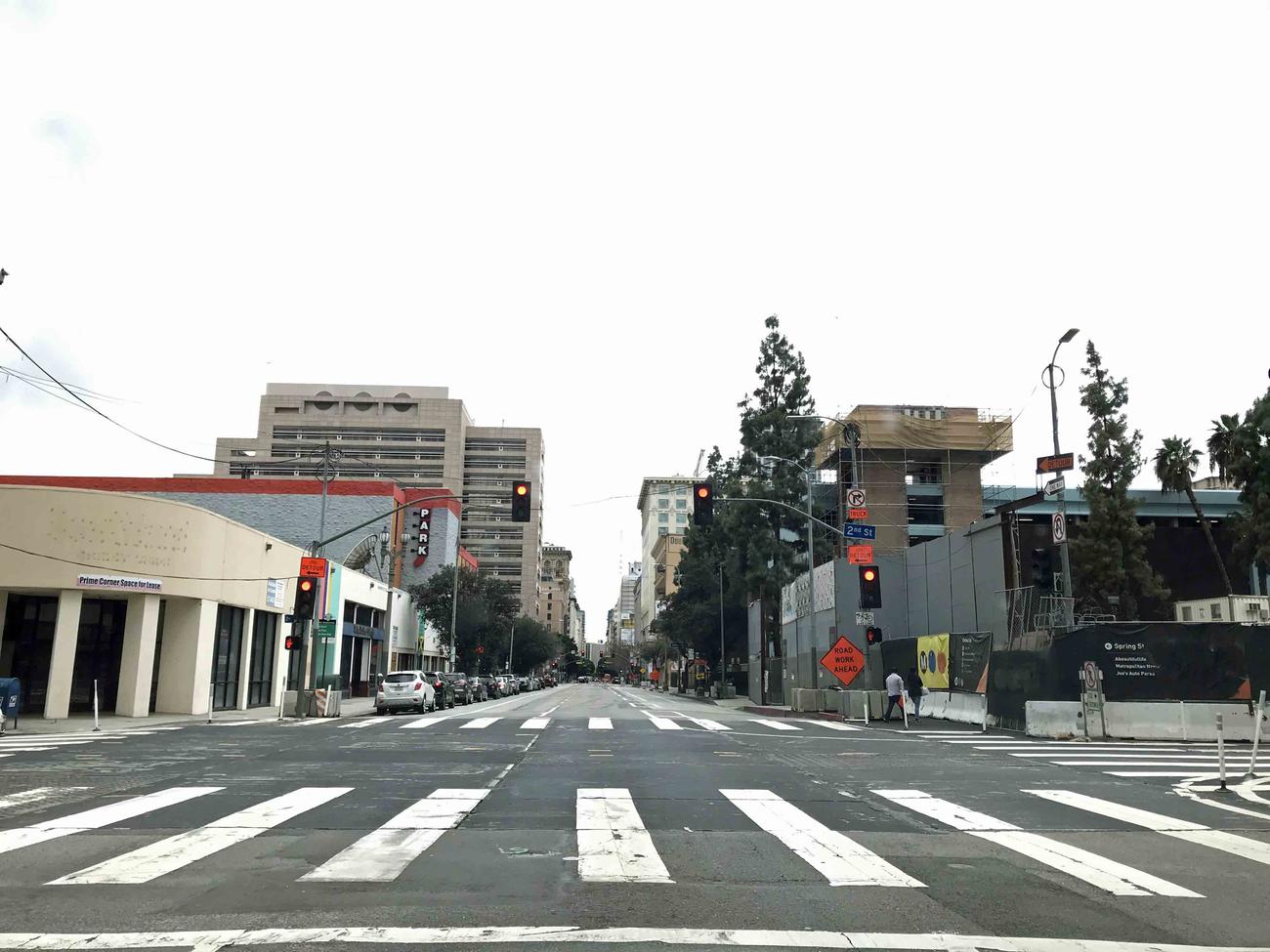 普段は渋滞している夕方のビバリーヒルズの道路には、車はほとんど走っていません