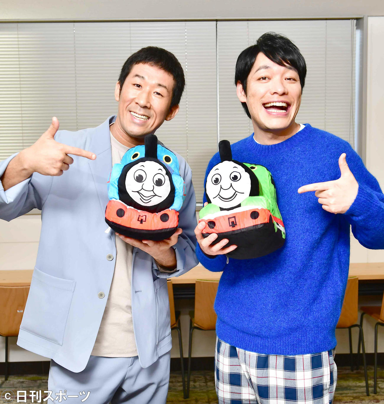 映画「きかんしゃトーマス　チャオ！とんでうたってディスカバリー！！」で声優に挑戦した麒麟の田村裕（左）と川島明（撮影・小沢裕）