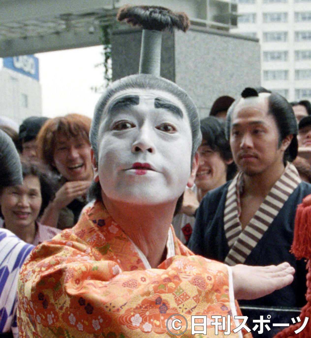 ビデオ「志村けんのバカ殿様1」発売を記念して、東京・新宿で大名行列を行った志村けんさん（1998年6月28日撮影）